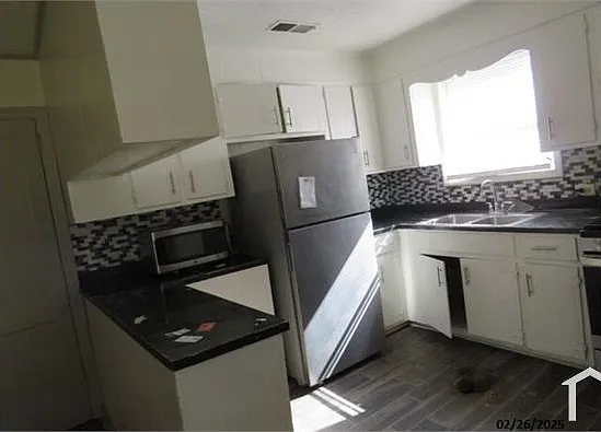 1911 Lionel St — Photo 11