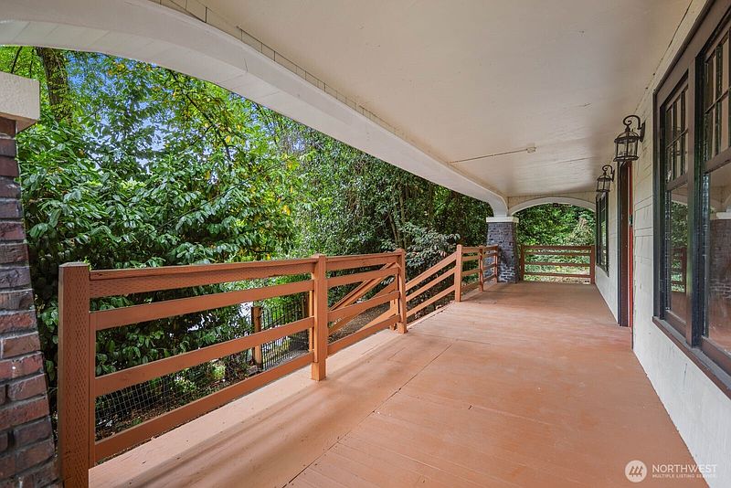 2nd image of 2109 Aurora Avenue N