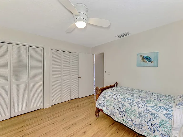 4946 Commonwealth Dr — Photo 39