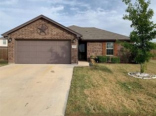 8433 Weeping Cherry Ln, Fort Worth, TX 76140