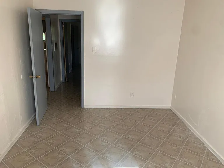 5440 Makeig St — Photo 5