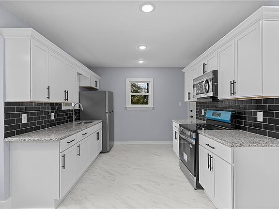 4th image of 1052 Greeley Ave