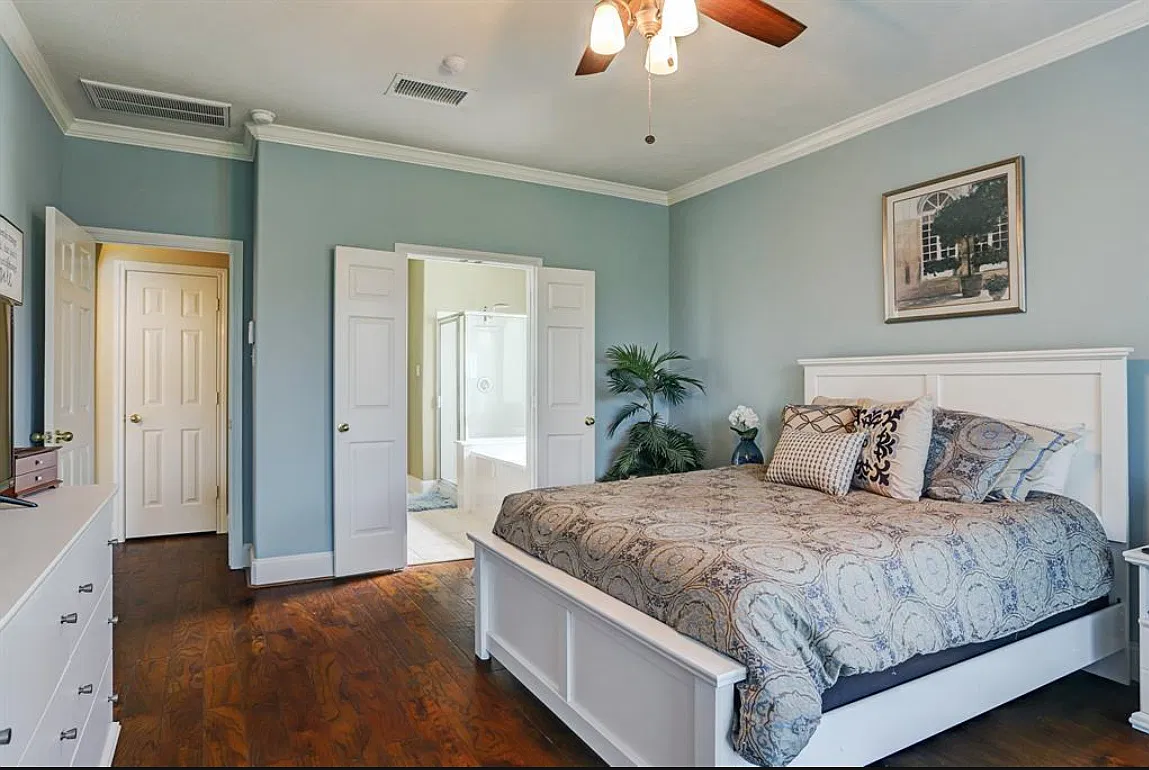 4 bed, 3.5 bath, 2716 sqft, $2,750 — Photo 4