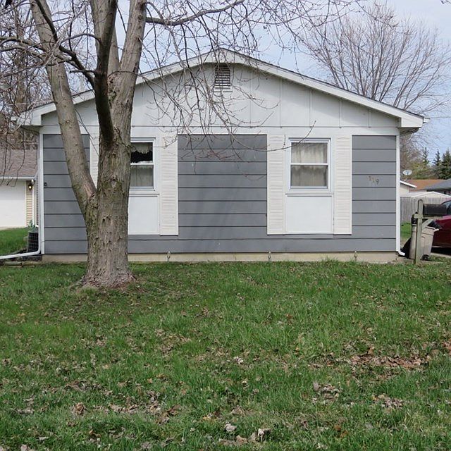 1st image of 119 E Diller St
