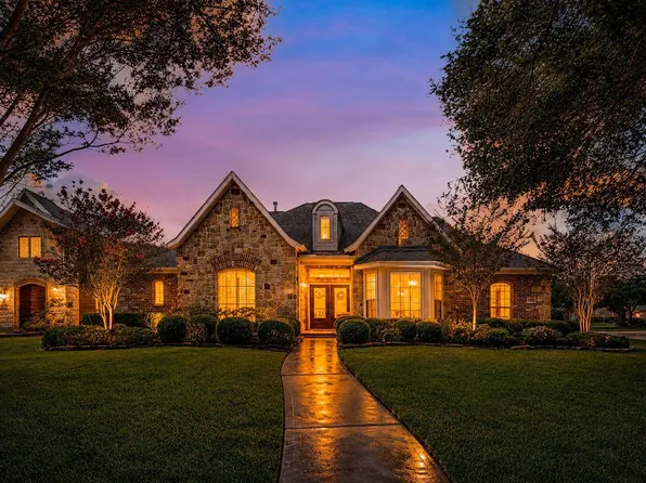 4915 Westchester Dr, Weston Lakes, TX 77441