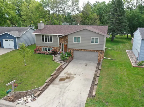 3225 Center Lake Dr, Spirit Lake, IA 51360