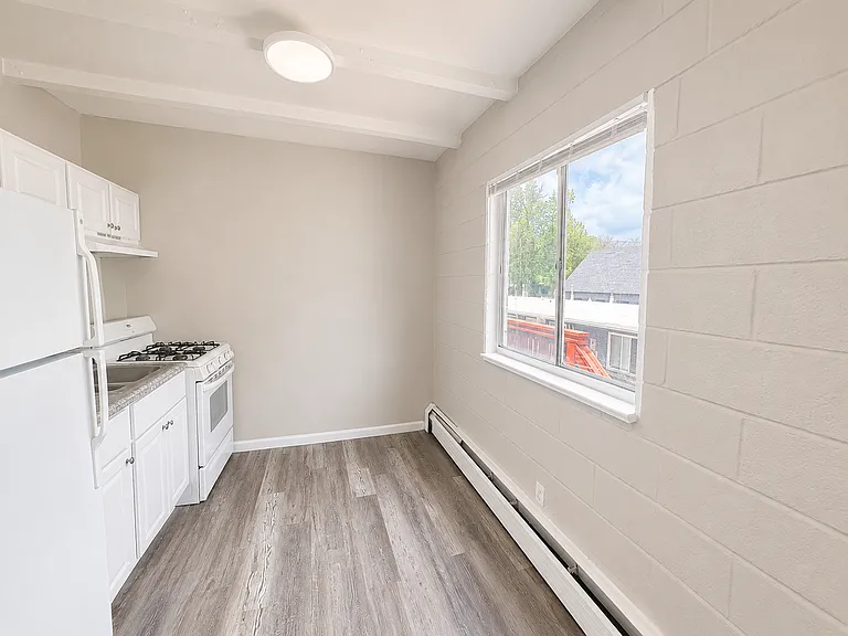 Brookside Apartments — Photo 13