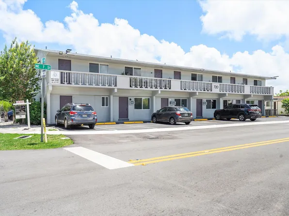 720 NE 7th St, Hallandale, FL