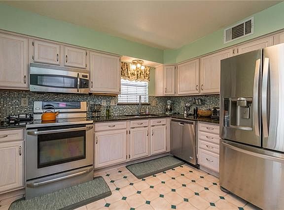 4th image of 5316 Barberry Dr