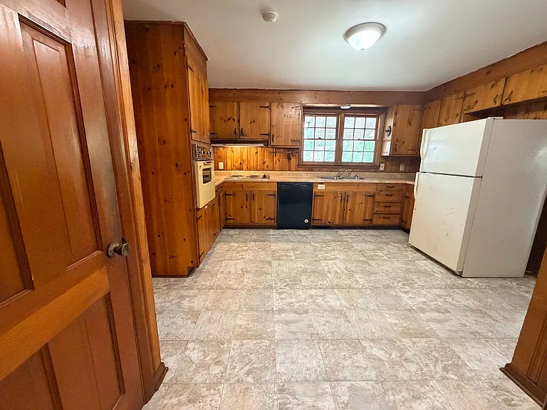 1002 W Alden Ave — Photo 27