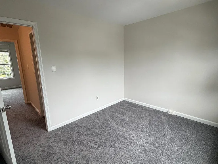 310 Lancaster Sq — Photo 15