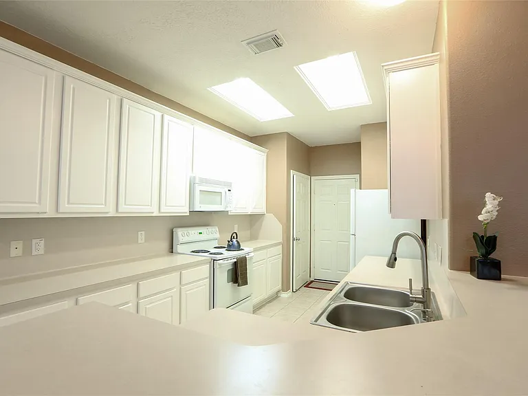 17511 Bering Bridge Ln — Photo 3
