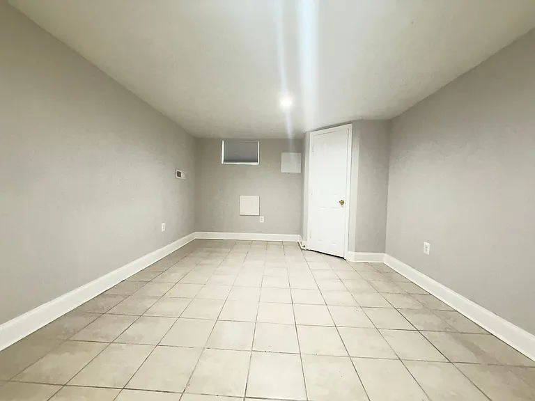 3201 E Fairmount Ave — Photo 8