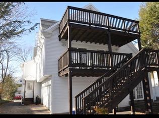 106 Quaker Ln S #2, West Hartford, CT 06119