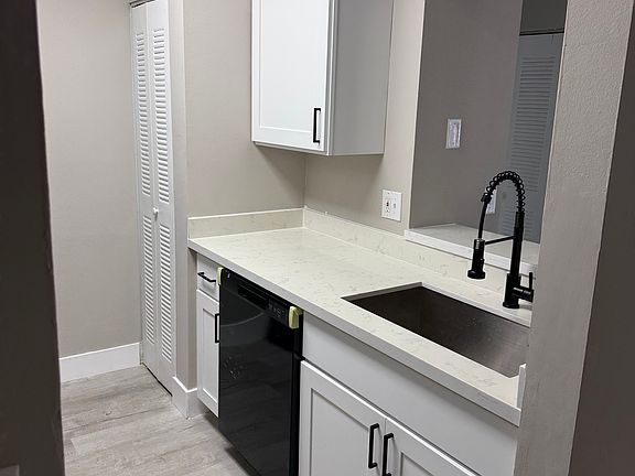 3rd image of 201 Santa Clara Dr APT 8