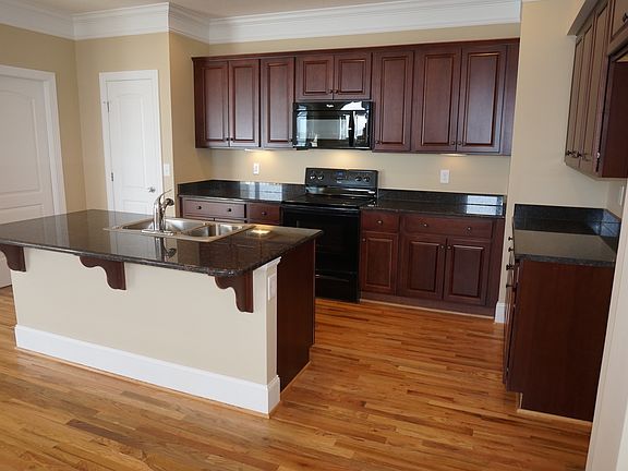 4th image of 1700 Honeysuckle Dr