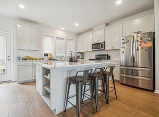 8 Haralson Ct, Livingston, NJ 07039