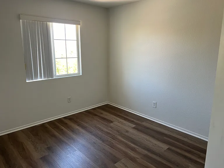 9471 Perennial View Ave — Photo 16