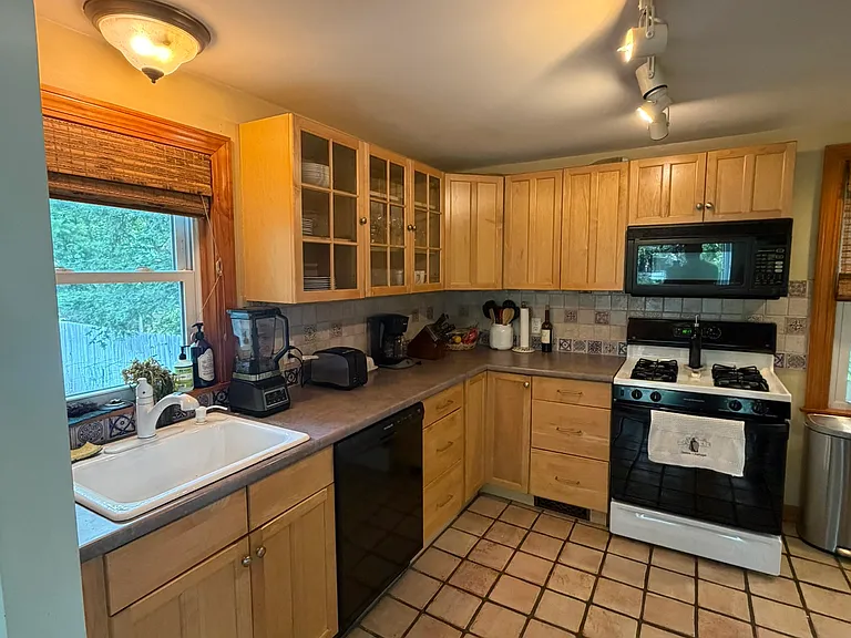 20 Lincoln Ave — Photo 6