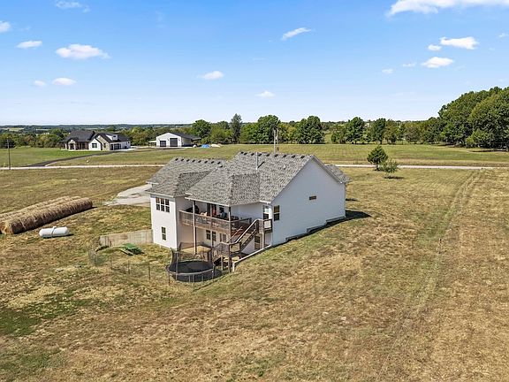5th image of 210 Double Spring Rd