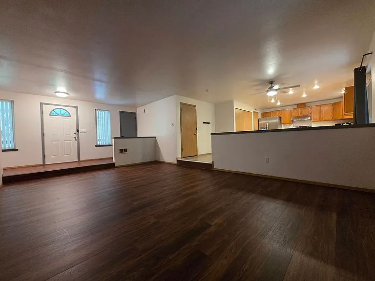 21835 Crest Ln SE — Photo 6