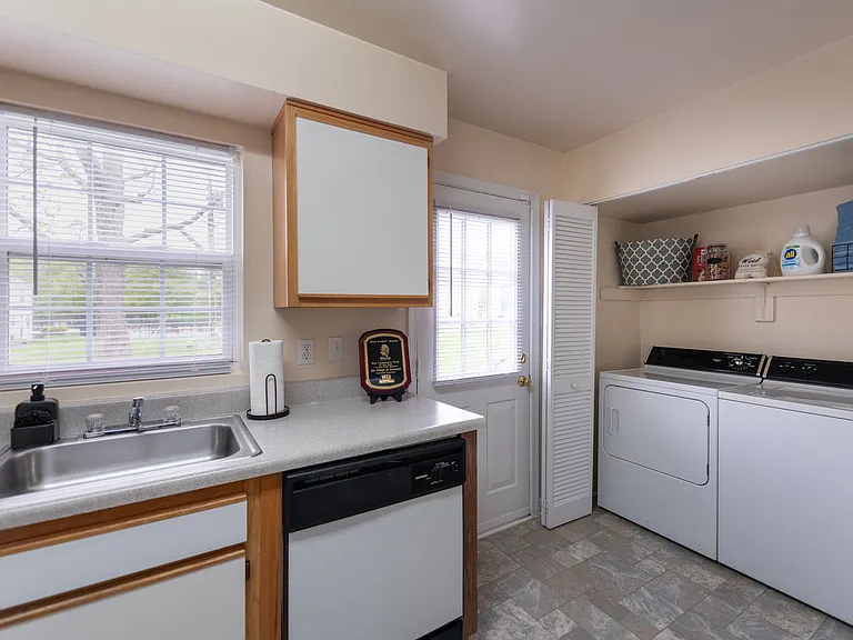 In-unit washer & dryer