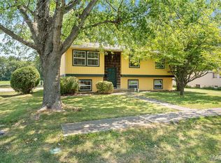 715 Clinton St, Gillespie, IL 62033