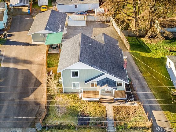 5th image of 914 Marion St