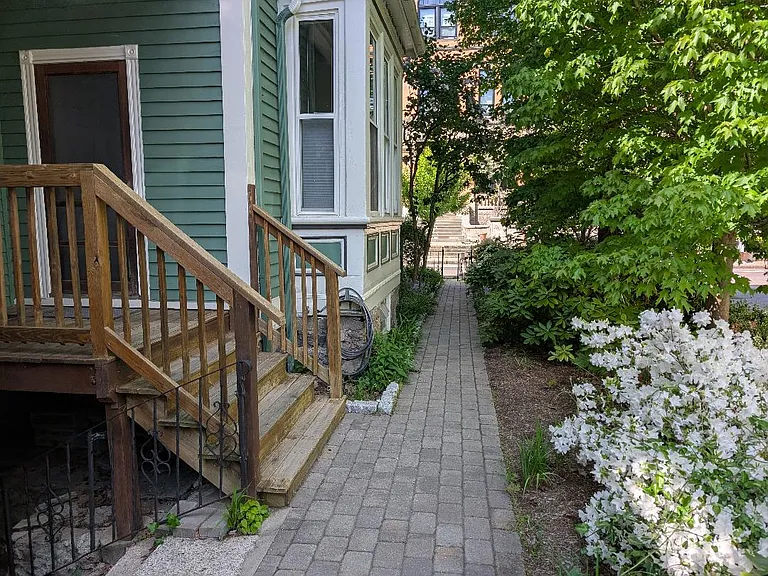 Green St — Photo 16