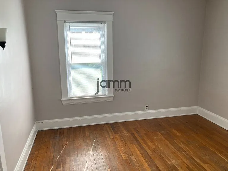 1285 W 105th St #1285 W 105TH ST LOWE — Photo 17