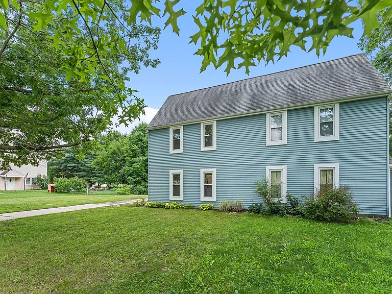 7 Andrea Dr — Photo 30