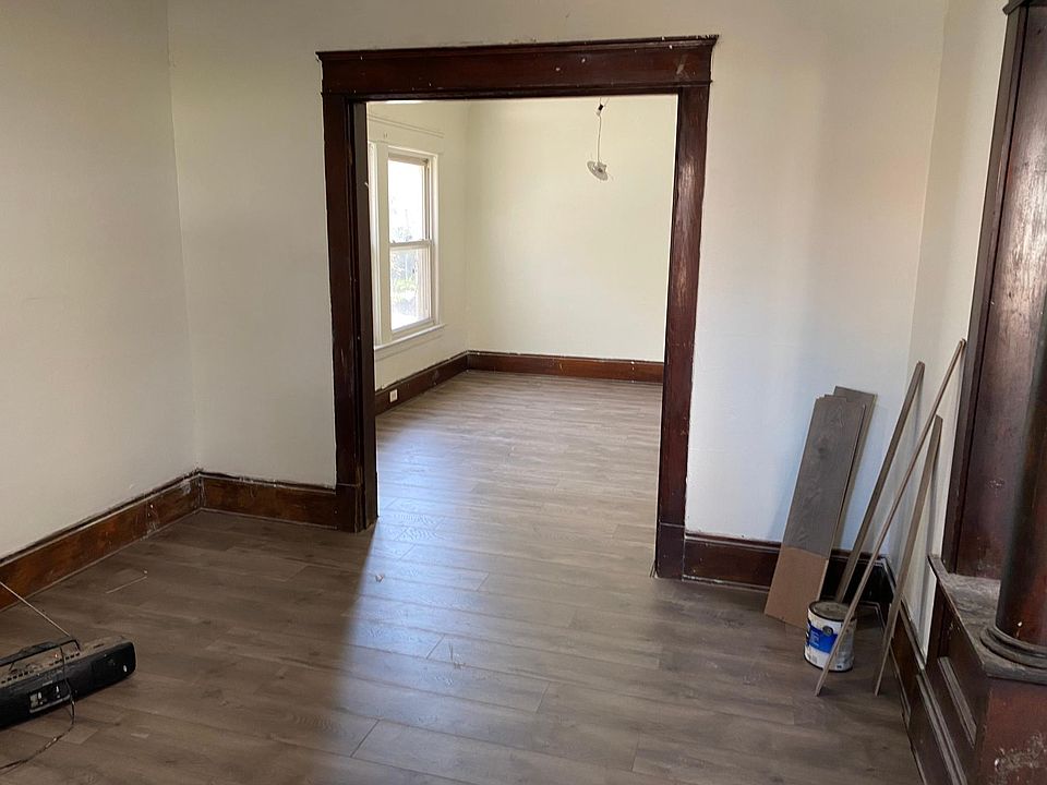 2nd image of 3652 E 55th St