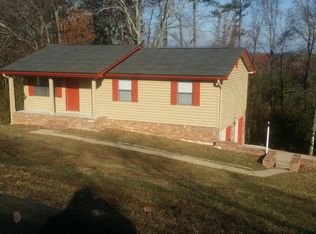 472 Ridgewood Dr, Chickamauga, GA 30707