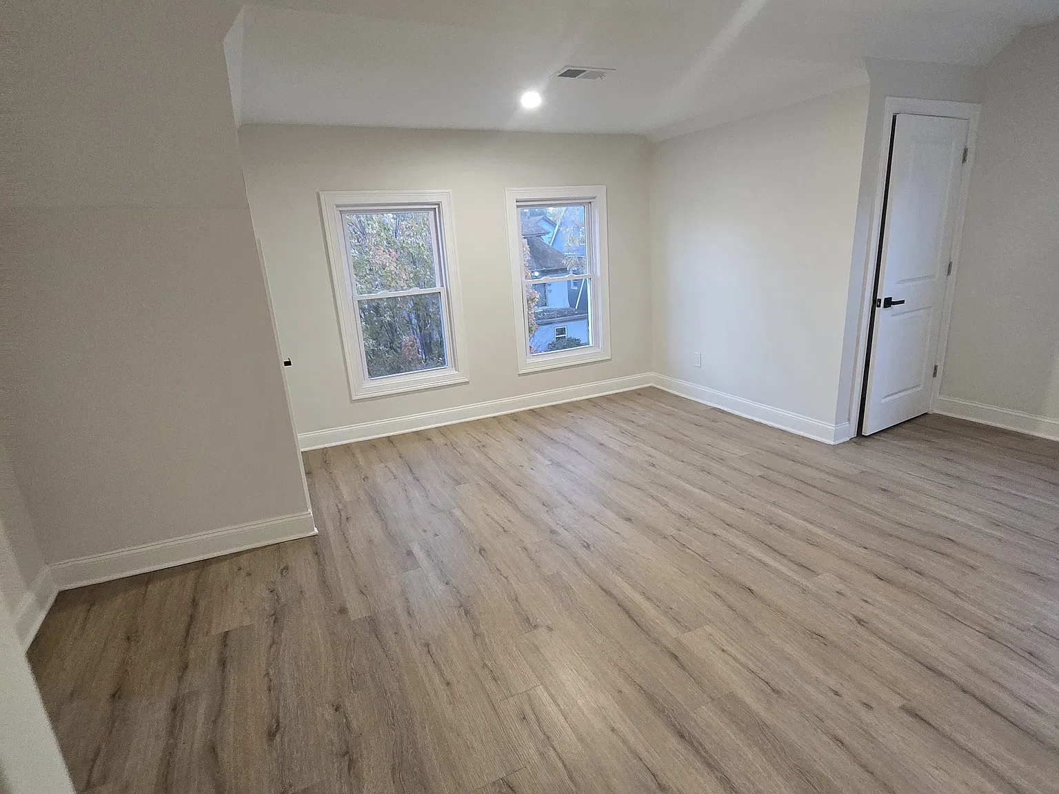 5 bed, $4,500 — Photo 3