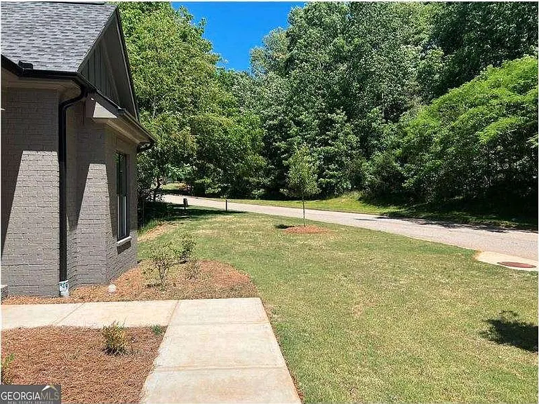 370 Ansley Dr — Photo 37