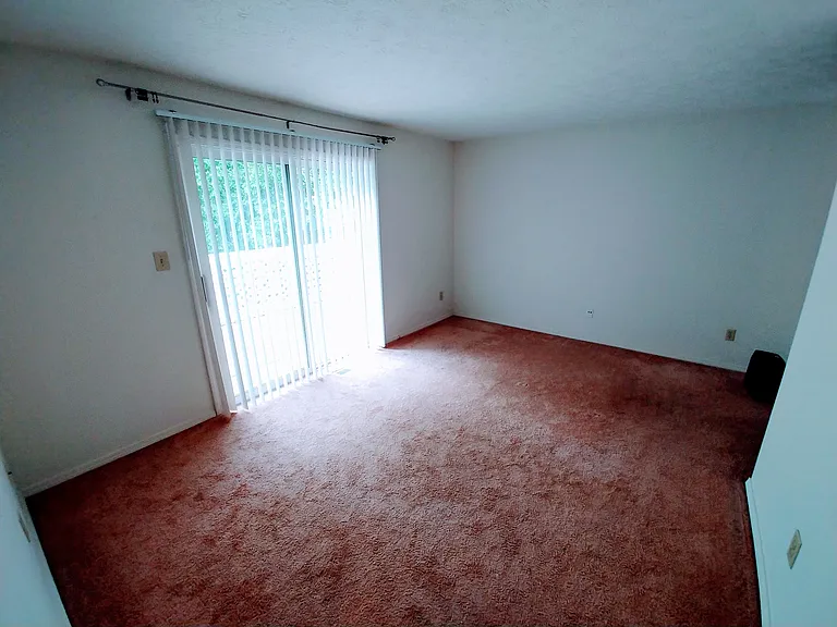 1314 S College Mall Rd — Photo 4