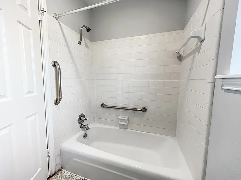 9206 Sharpview Dr — Photo 16