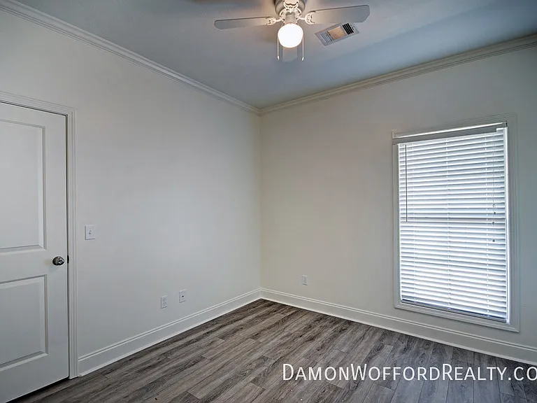 142 Lakeway Dr — Photo 23