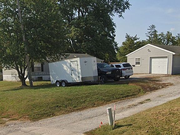 2nd image of 1615 Drake Ave