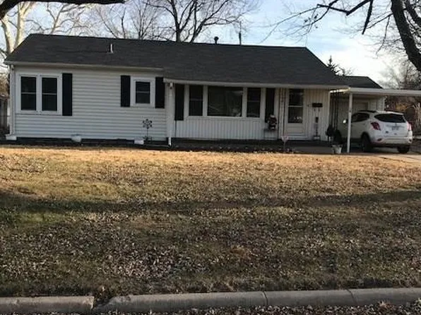 16 Lazy Ln, Hutchinson, KS 67502