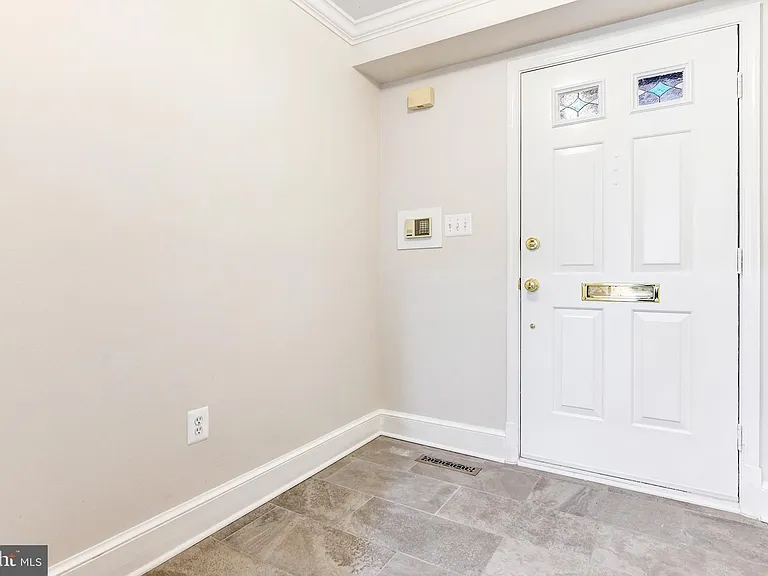 3221 Sutton Pl NW #C — Photo 7