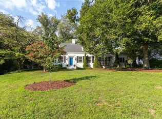 3302 Starmount Dr, Greensboro, NC 27403