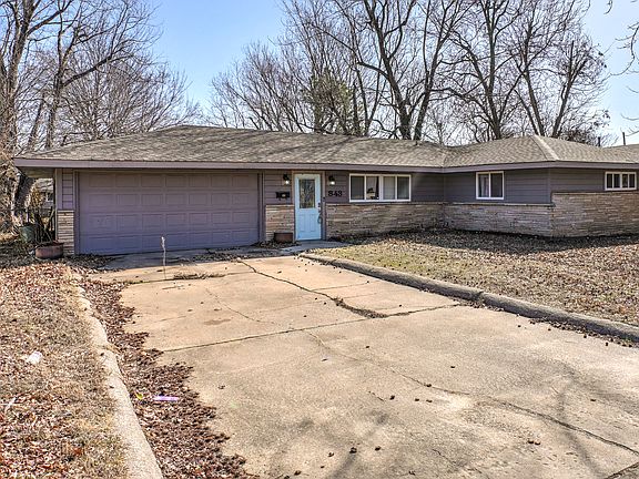 2nd image of 843 N Waco Ave