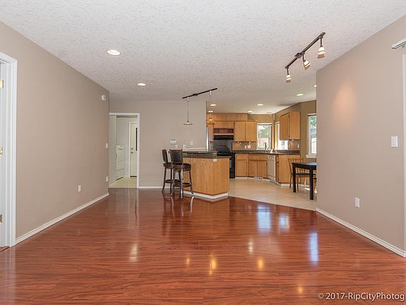 5th image of 16590 Noble Dr