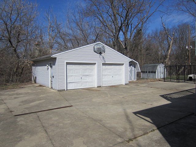 2nd image of 724 Carol Ln