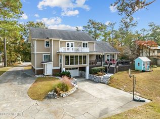 635 Ravenswood Rd, Hampstead, NC 28443