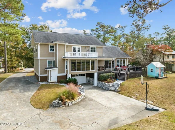 635 Ravenswood Road, Hampstead, NC 28443