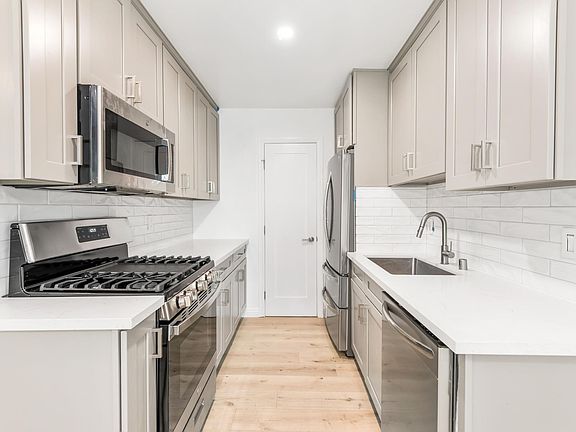 2nd image of 1823 S Saint Andrews Pl