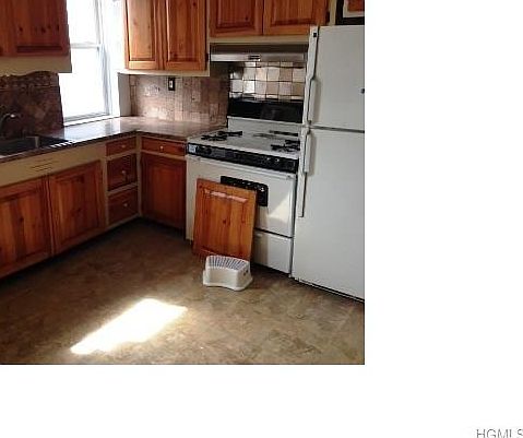 2nd image of 90 Seneca Ave