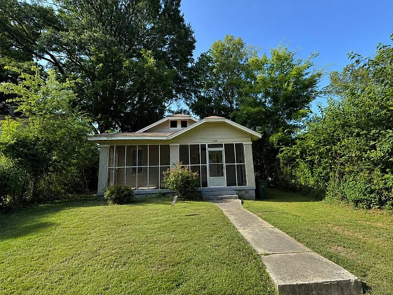 1969 Manila Ave — Photo 5